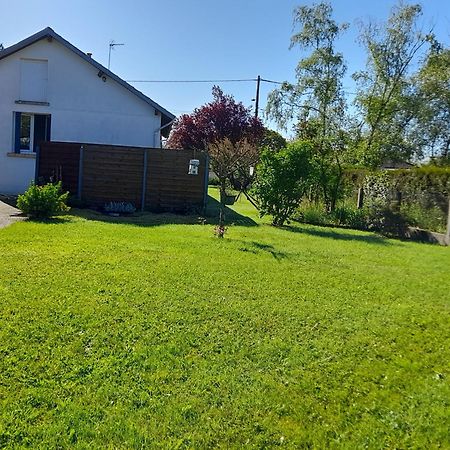 Les Abelias Bed & Breakfast Hauterive  ภายนอก รูปภาพ