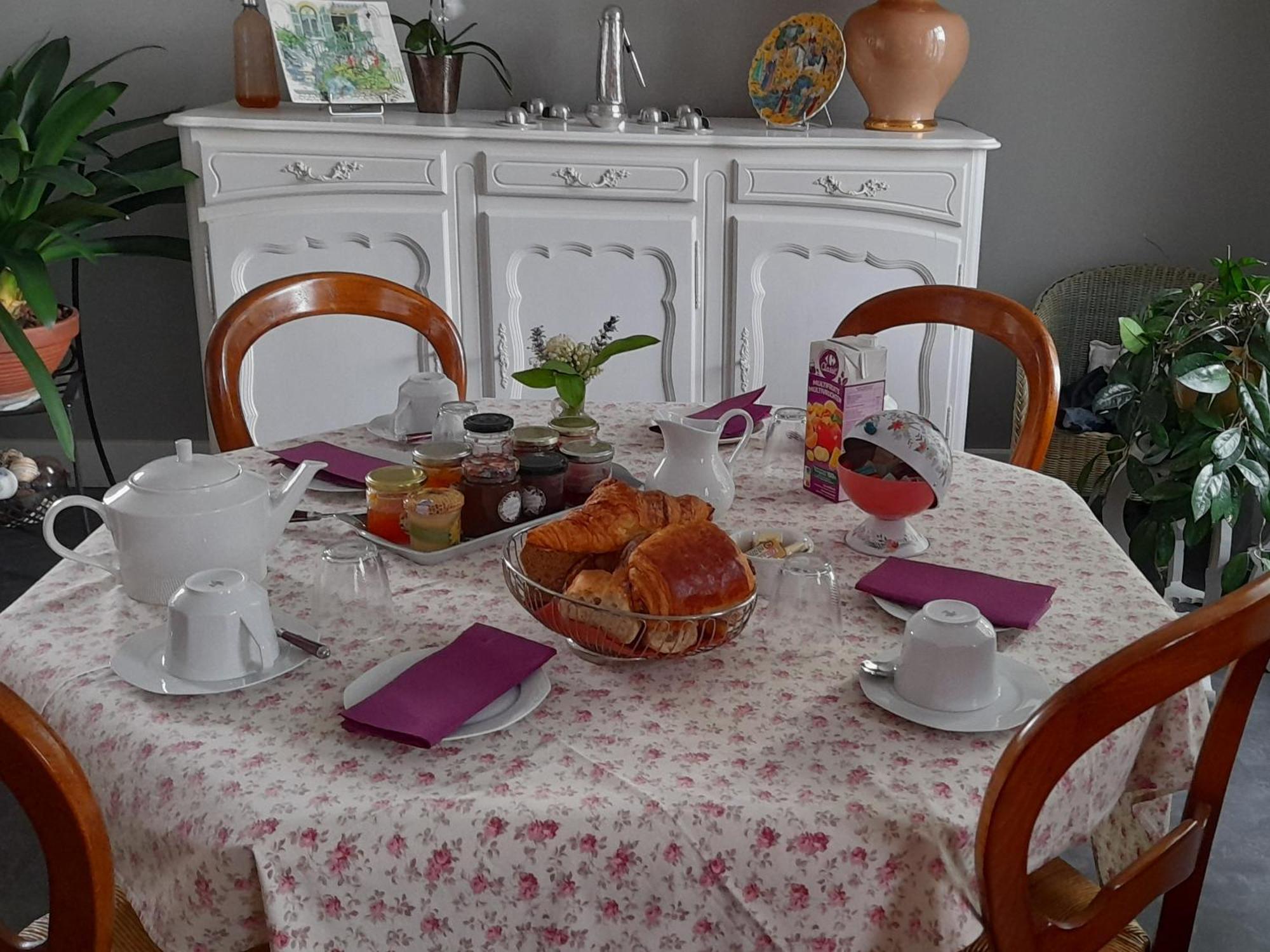 Les Abelias Bed & Breakfast Hauterive  ห้อง รูปภาพ