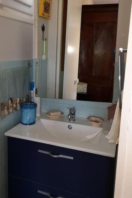 Les Abelias Bed & Breakfast Hauterive  ภายนอก รูปภาพ
