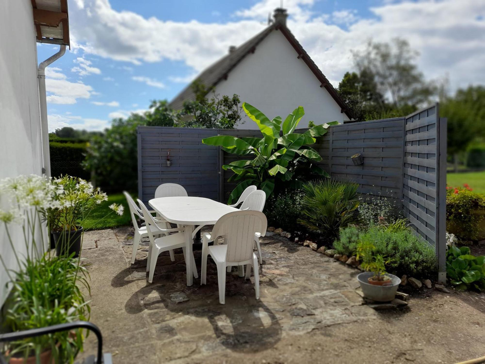 Les Abelias Bed & Breakfast Hauterive  ภายนอก รูปภาพ